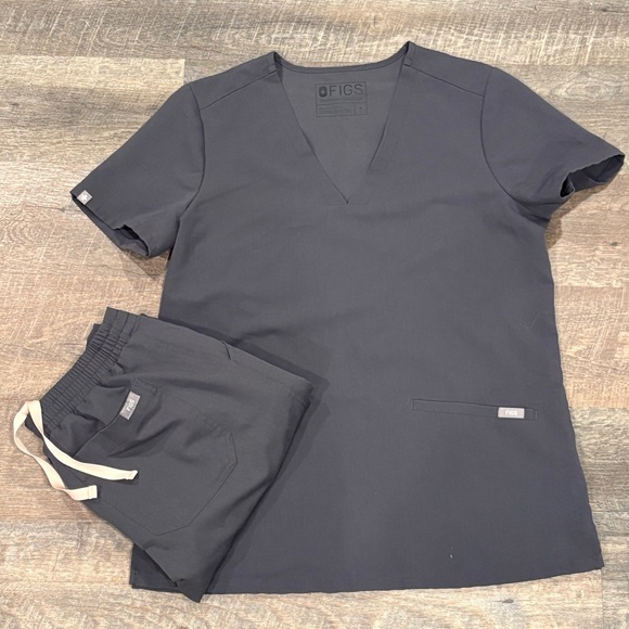 FIGS Technical Collection Gray Scrub Set - Picture 1 of 11